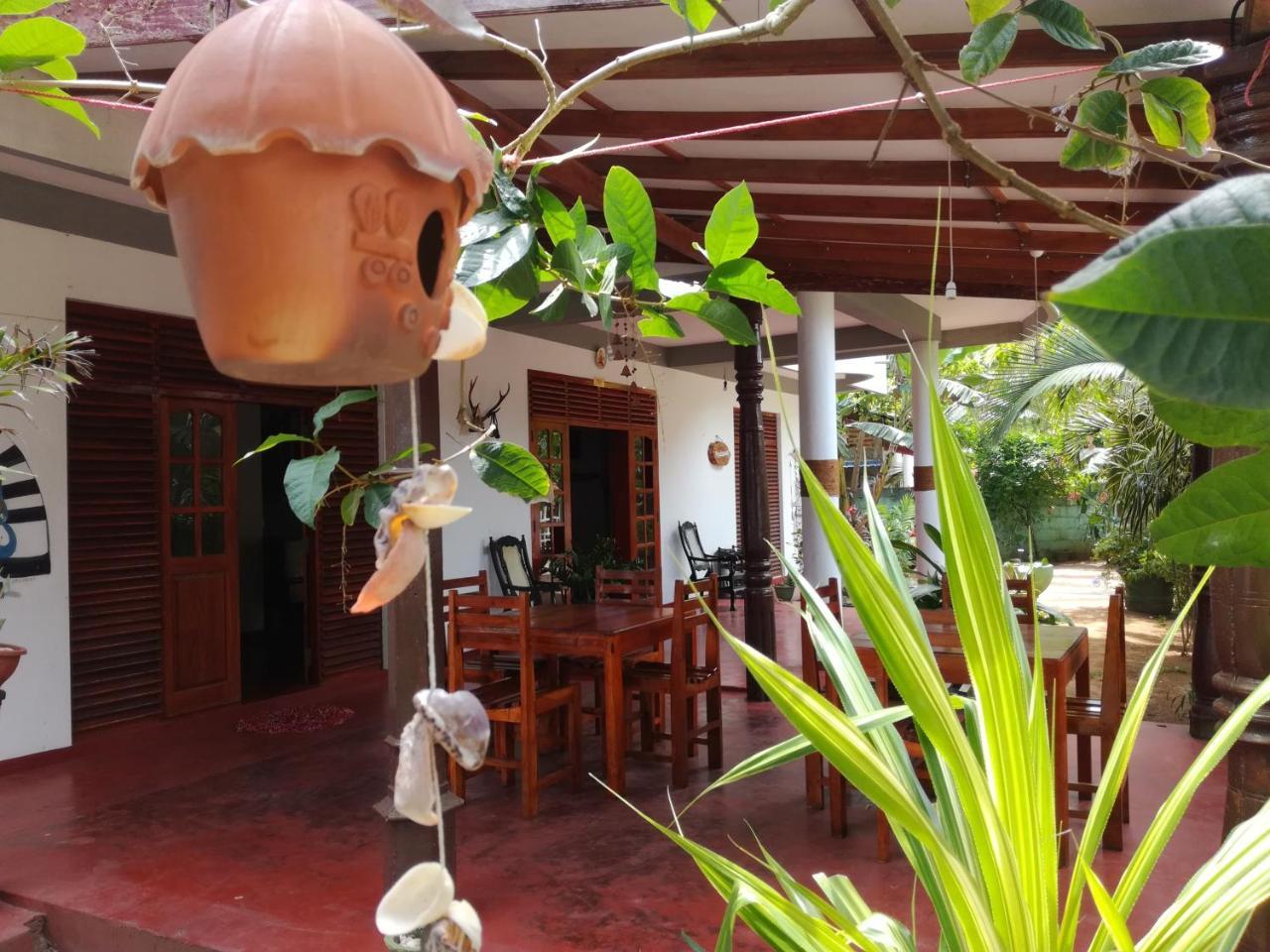 Julie Guest House Tangalle Exterior foto