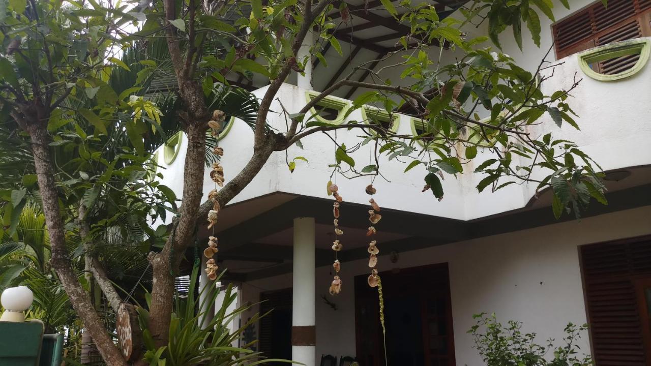 Julie Guest House Tangalle Exterior foto