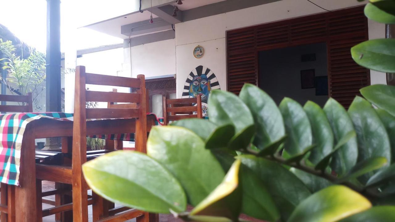 Julie Guest House Tangalle Exterior foto