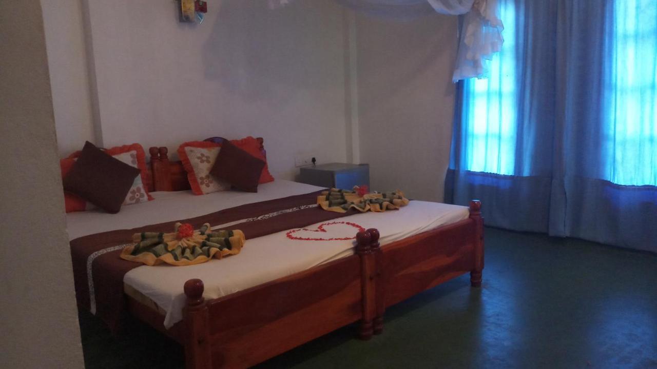 Julie Guest House Tangalle Exterior foto