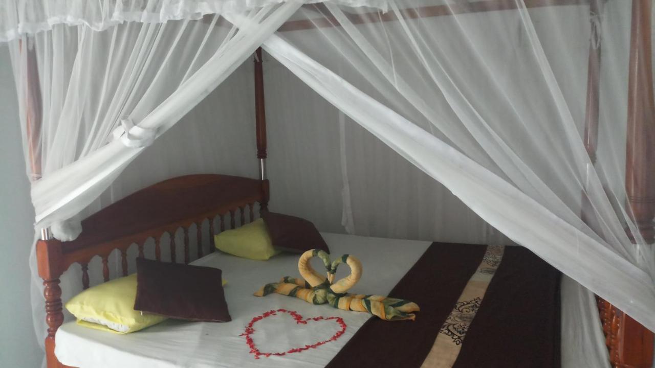 Julie Guest House Tangalle Exterior foto